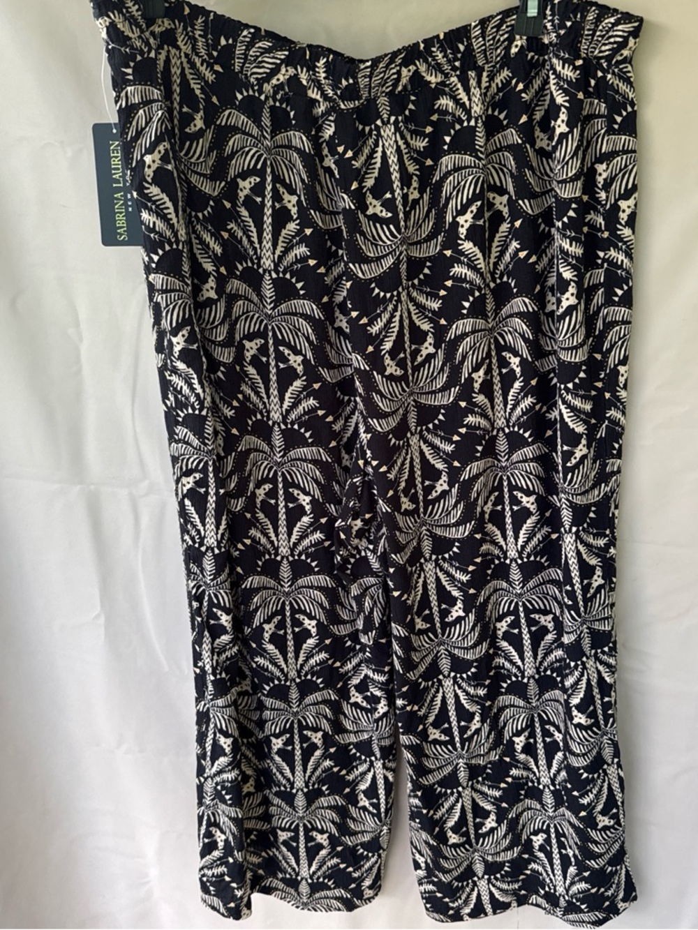 Size: 3X Women’s black and beige print pants. - Picture 2 of 4